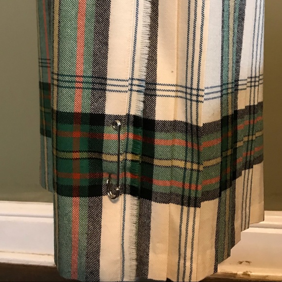 100% Wool Made in Scotland Pleated Plaid Skirt - Picture 2 of 8